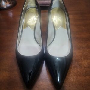 WOMEN'S MICHAEL KORS POINTED HEEL SHOES SZ.9.5M
